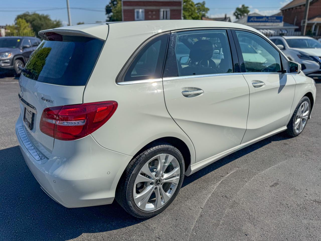 2019 Mercedes-Benz B-Class B250 Sports Tourer/NAVI/BSM/CAMERA/ROOF/LOW KM/2 L Photo4