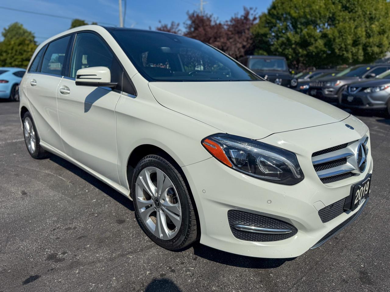 2019 Mercedes-Benz B-Class B250 Sports Tourer/NAVI/BSM/CAMERA/ROOF/LOW KM/2 L Photo