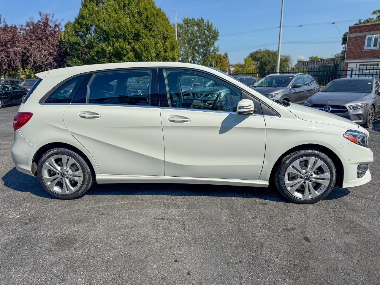 2019 Mercedes-Benz B-Class B250 Sports Tourer/NAVI/BSM/CAMERA/ROOF/LOW KM/2 L Photo