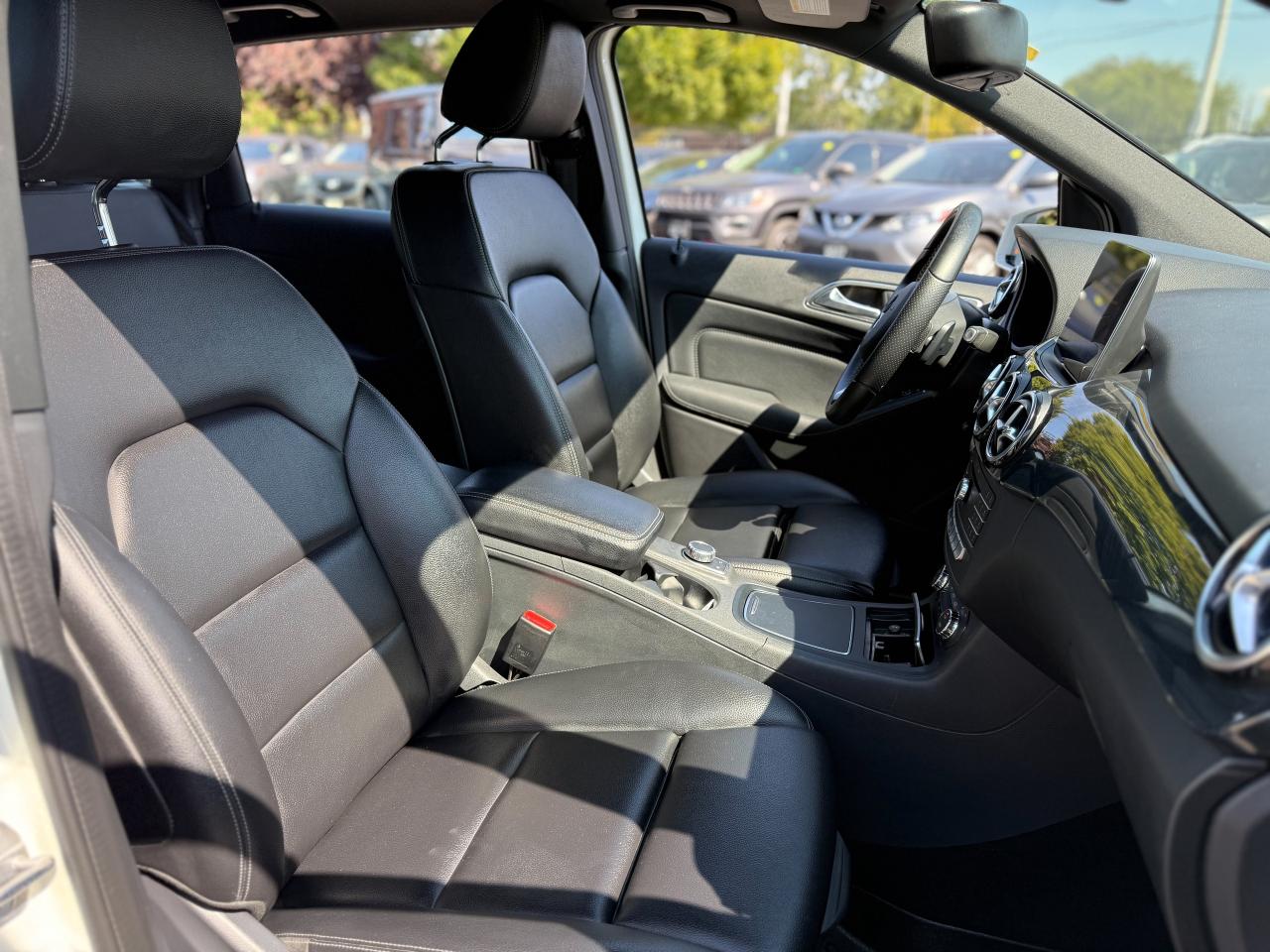 2019 Mercedes-Benz B-Class B250 Sports Tourer/NAVI/BSM/CAMERA/ROOF/LOW KM/2 L Photo