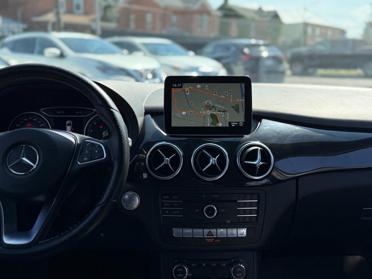 2019 Mercedes-Benz B-Class B250 Sports Tourer/NAVI/BSM/CAMERA/ROOF/LOW KM/2 L Photo