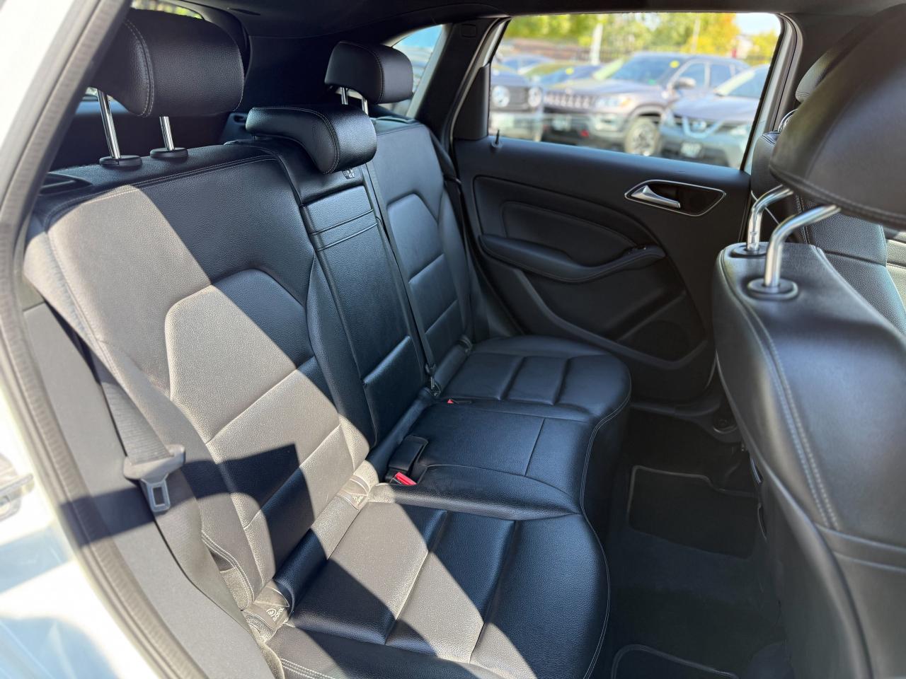 2019 Mercedes-Benz B-Class B250 Sports Tourer/NAVI/BSM/CAMERA/ROOF/LOW KM/2 L Photo