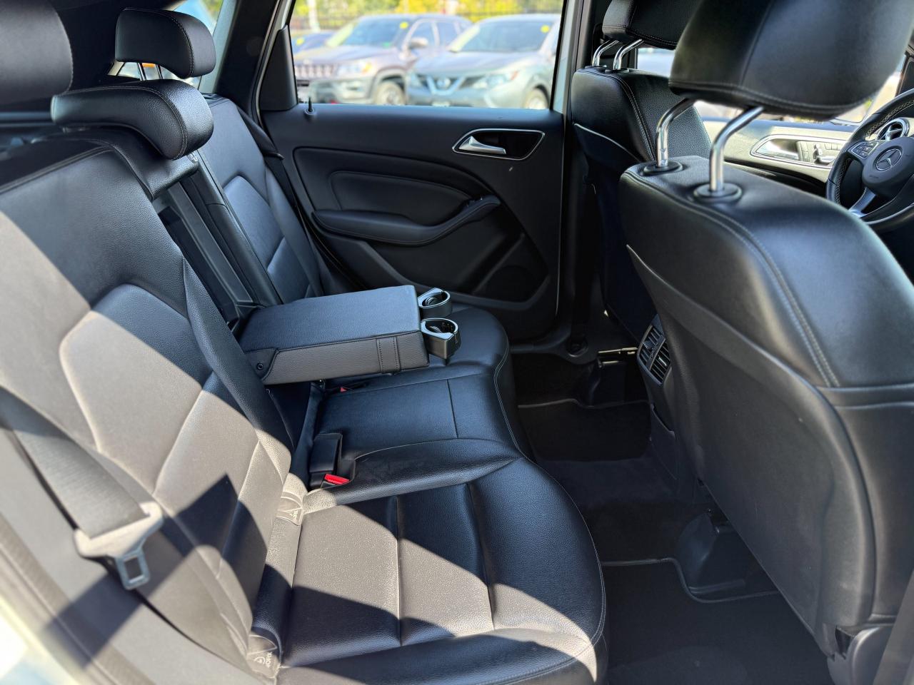 2019 Mercedes-Benz B-Class B250 Sports Tourer/NAVI/BSM/CAMERA/ROOF/LOW KM/2 L Photo