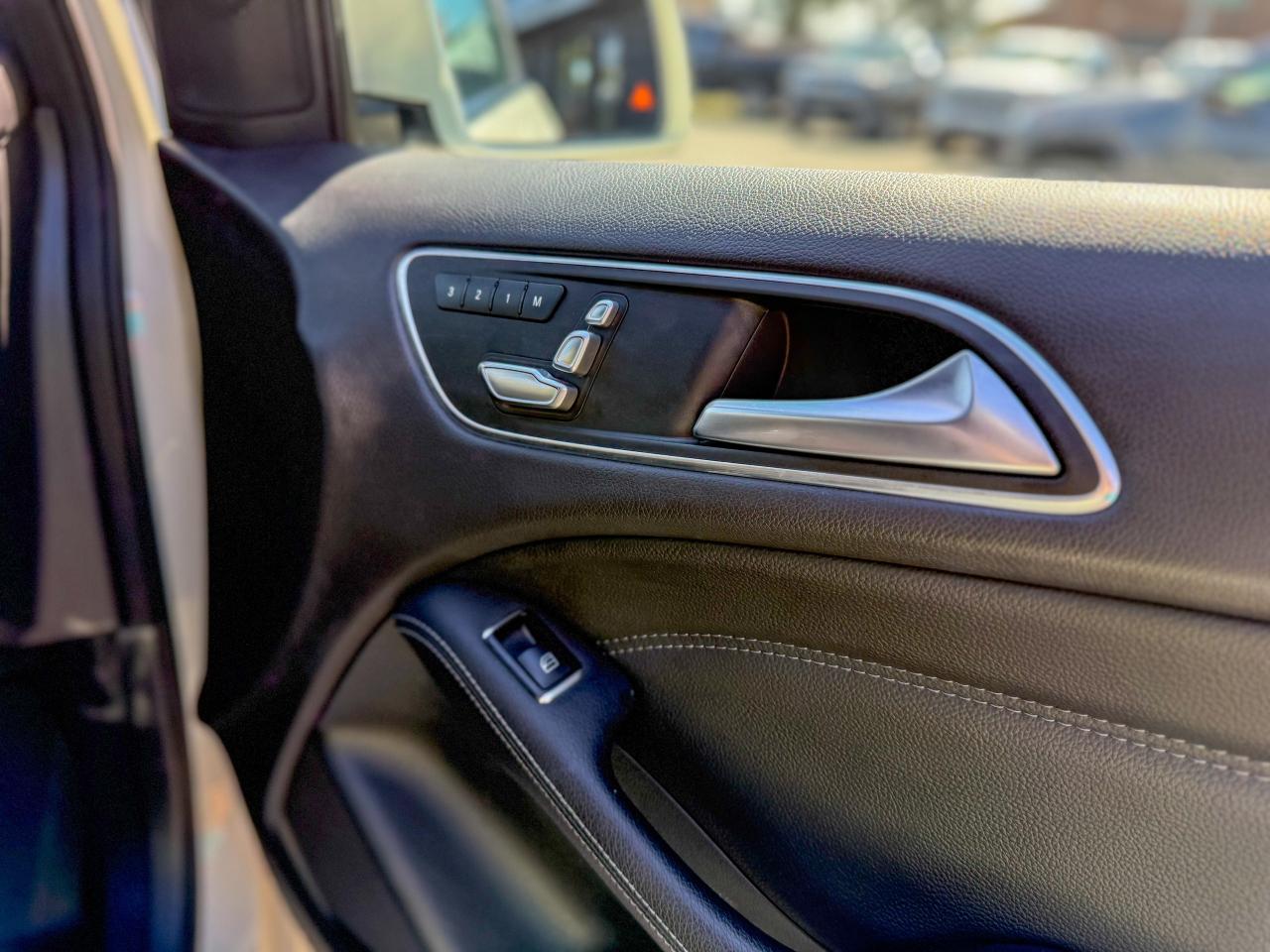 2019 Mercedes-Benz B-Class B250 Sports Tourer/NAVI/BSM/CAMERA/ROOF/LOW KM/2 L Photo