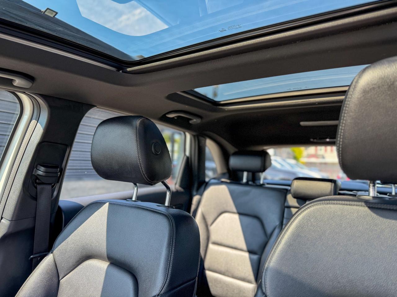 2019 Mercedes-Benz B-Class B250 Sports Tourer/NAVI/BSM/CAMERA/ROOF/LOW KM/2 L Photo