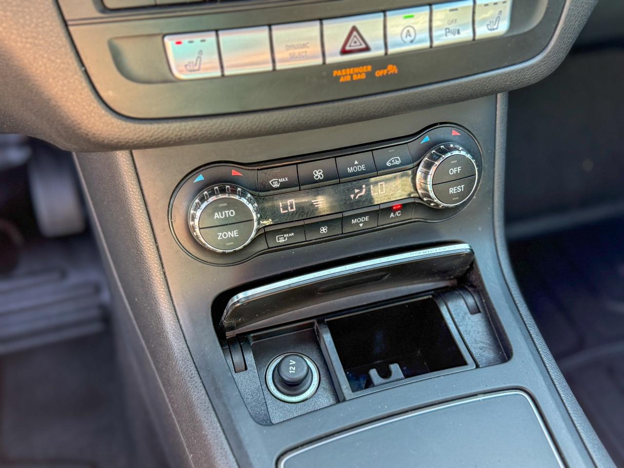 2019 Mercedes-Benz B-Class B250 Sports Tourer/NAVI/BSM/CAMERA/ROOF/LOW KM/2 L Photo