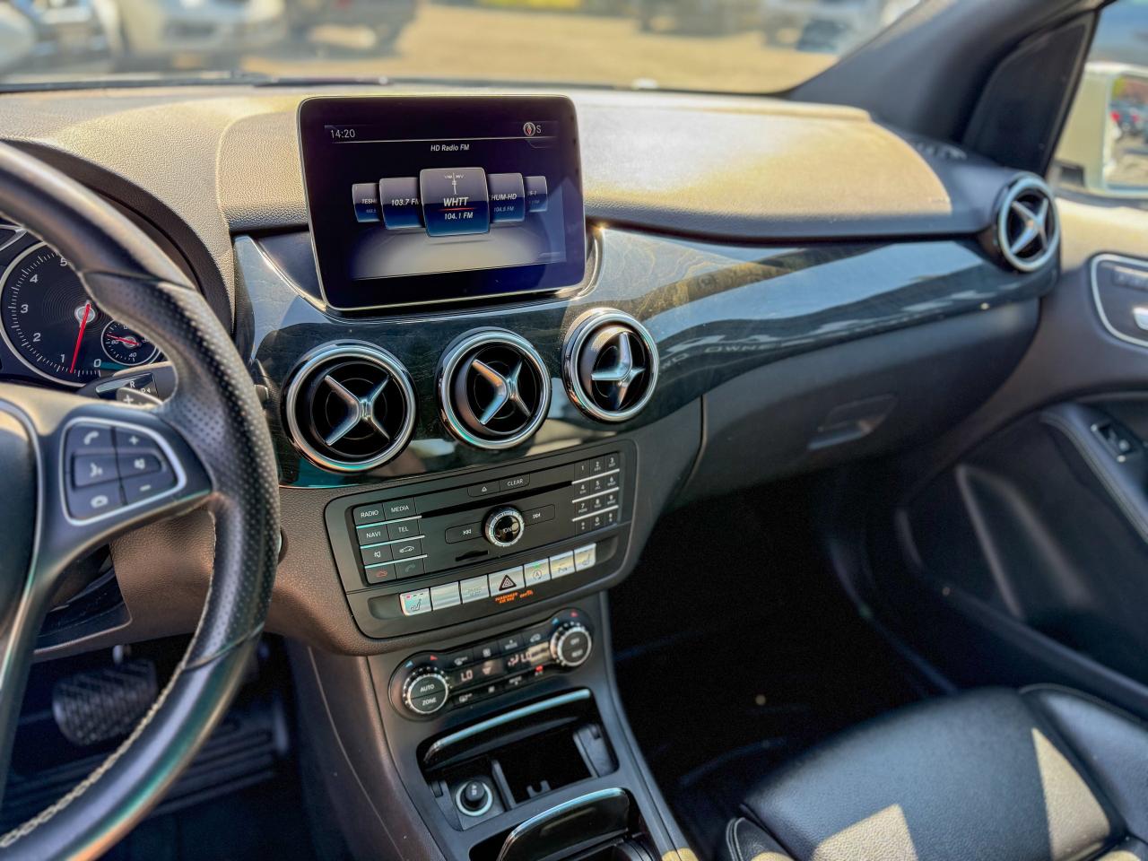 2019 Mercedes-Benz B-Class B250 Sports Tourer/NAVI/BSM/CAMERA/ROOF/LOW KM/2 L Photo