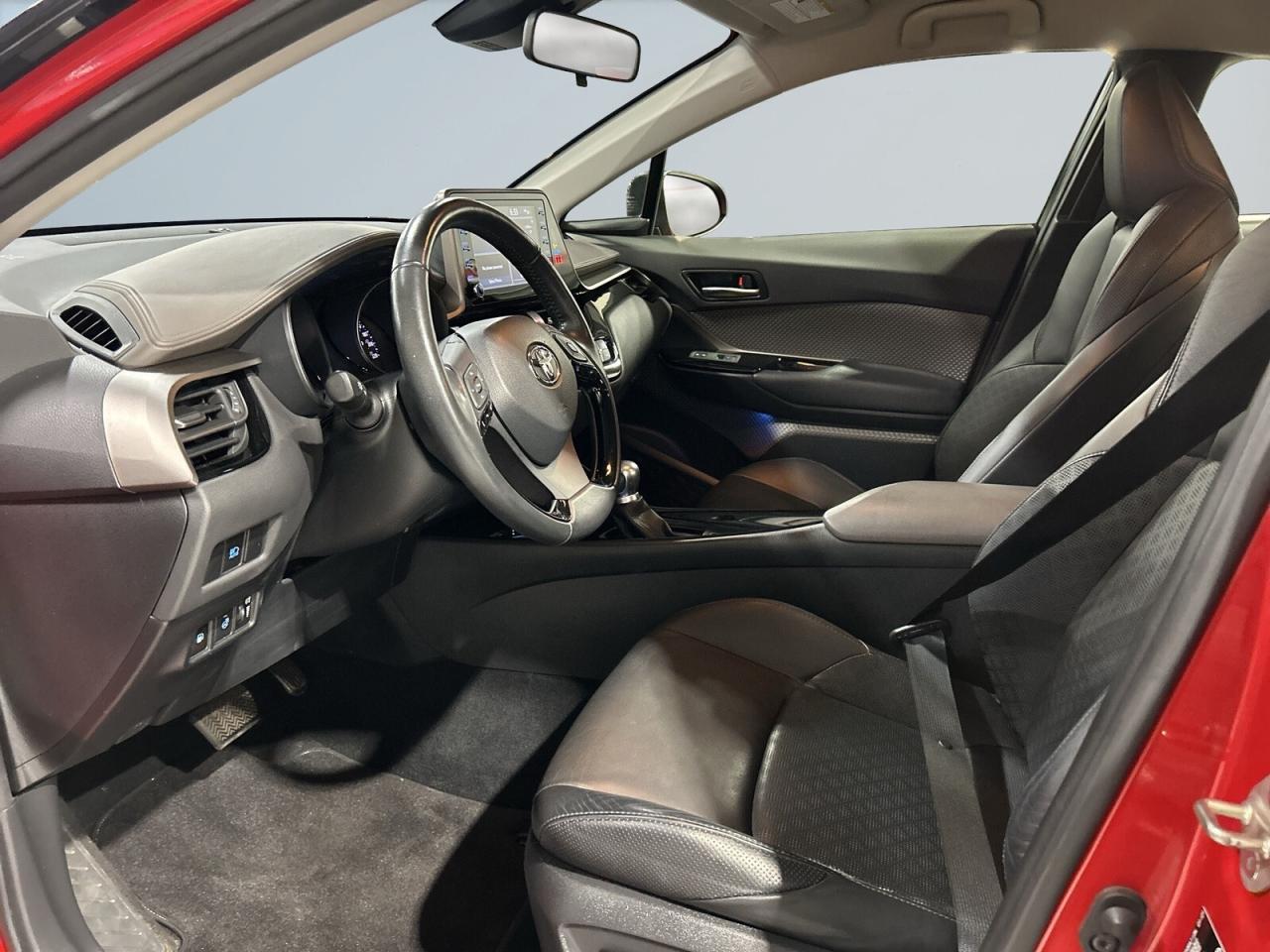 2021 Toyota C-HR Limited Top of the line / Leather / Sunroof / NAVI Photo