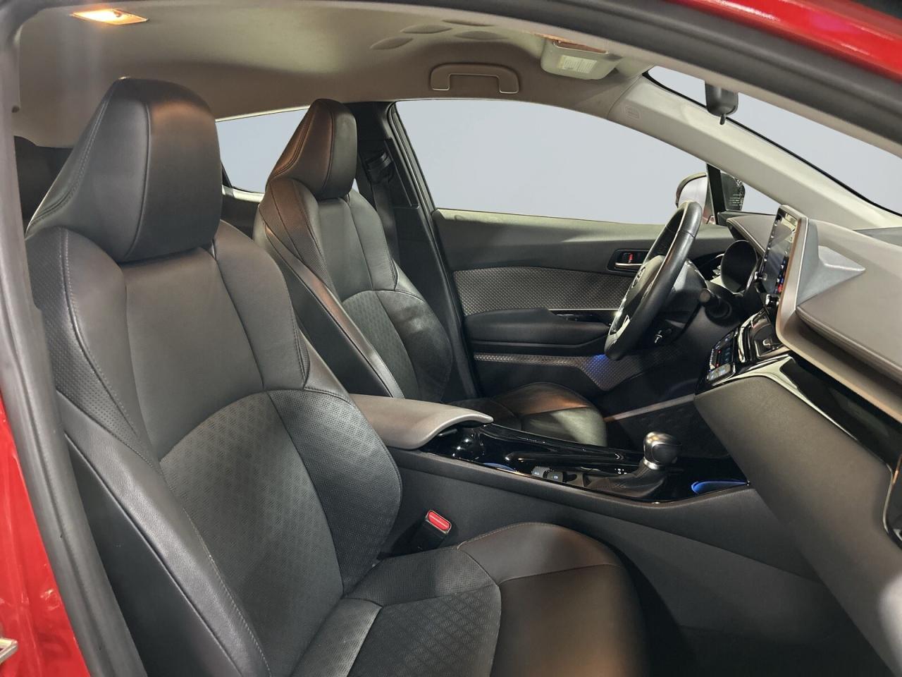 2021 Toyota C-HR Limited Top of the line / Leather / Sunroof / NAVI Photo