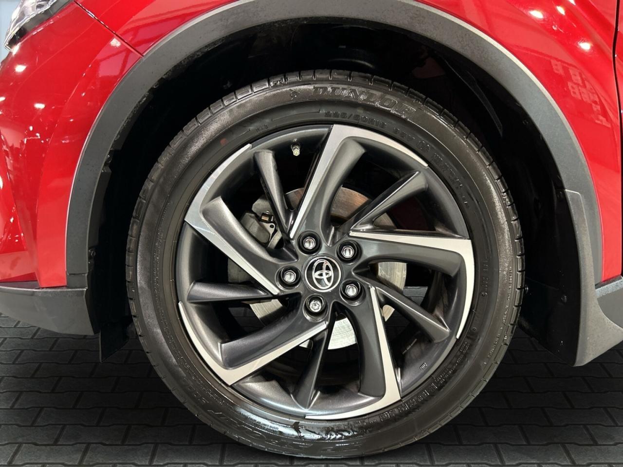 2021 Toyota C-HR Limited Top of the line / Leather / Sunroof / NAVI Photo