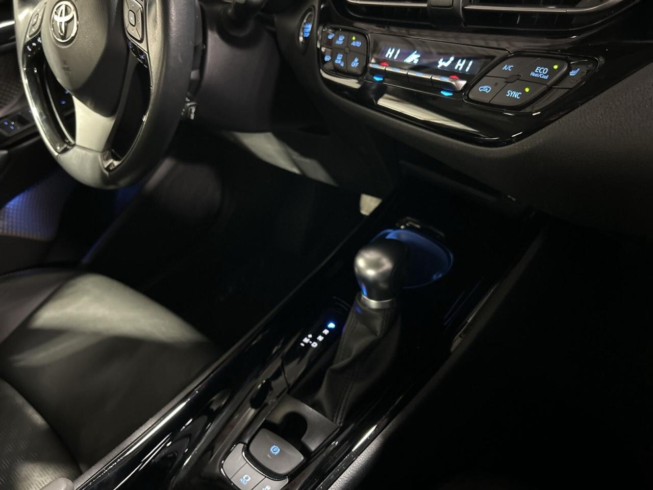 2021 Toyota C-HR Limited Top of the line / Leather / Sunroof / NAVI Photo