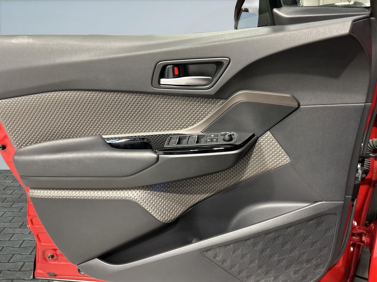 2021 Toyota C-HR Limited Top of the line / Leather / Sunroof / NAVI Photo