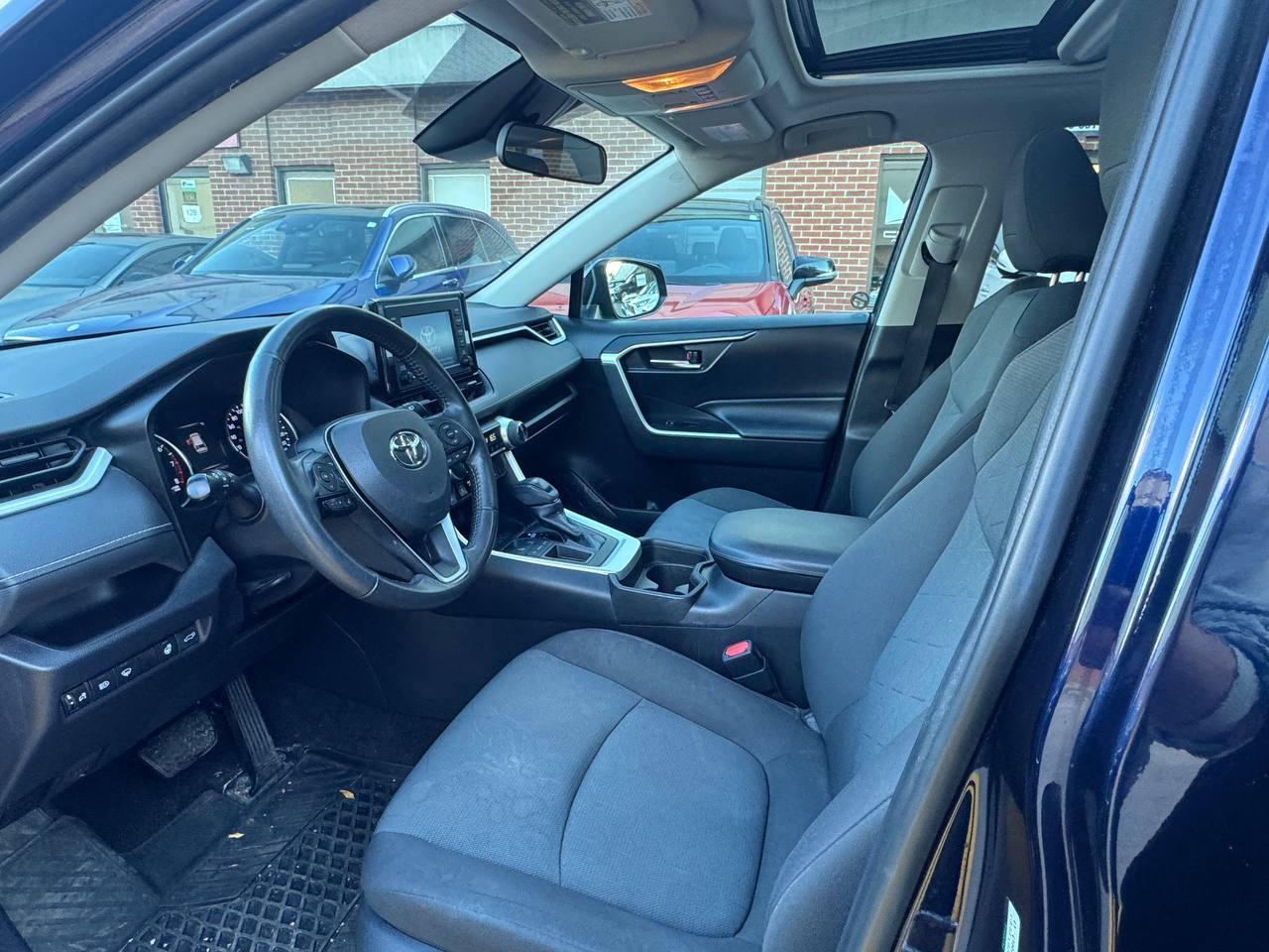 2019 Toyota RAV4 XLE, ONE OWNER, NO ACCIDENT Photo