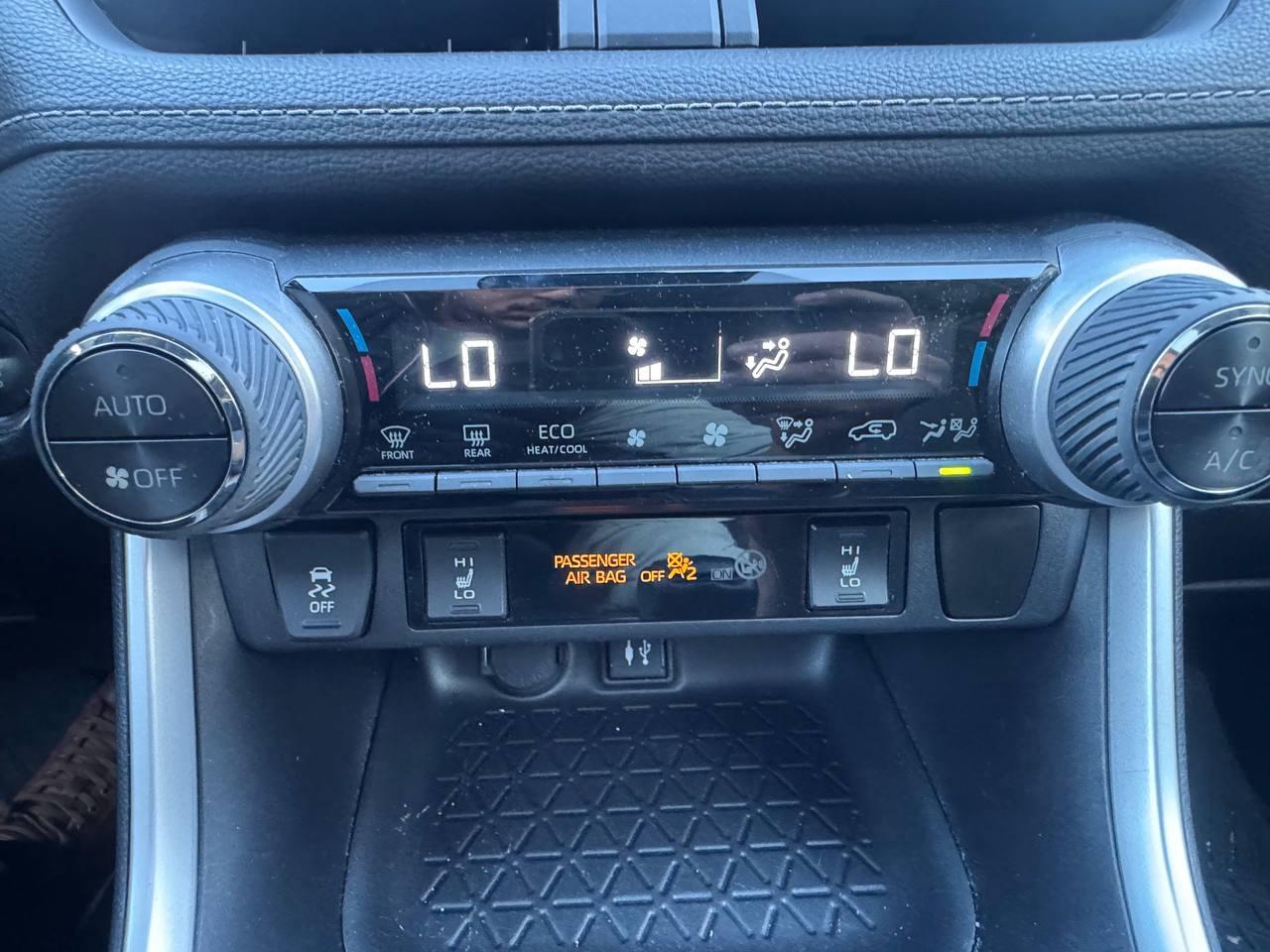 2019 Toyota RAV4 XLE, ONE OWNER, NO ACCIDENT Photo