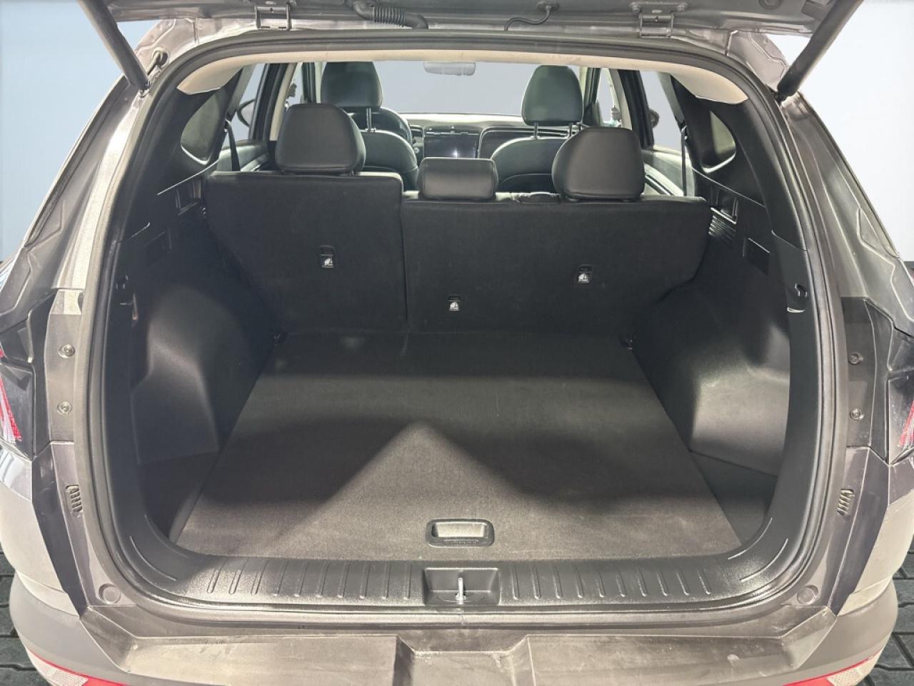 2024 Hyundai Tucson AWD / Panoroof / Leather / NAVI / Heated Seats / B Photo