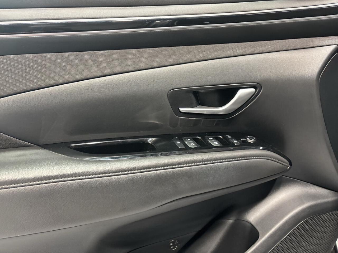 2024 Hyundai Tucson AWD / Panoroof / Leather / NAVI / Heated Seats / B Photo