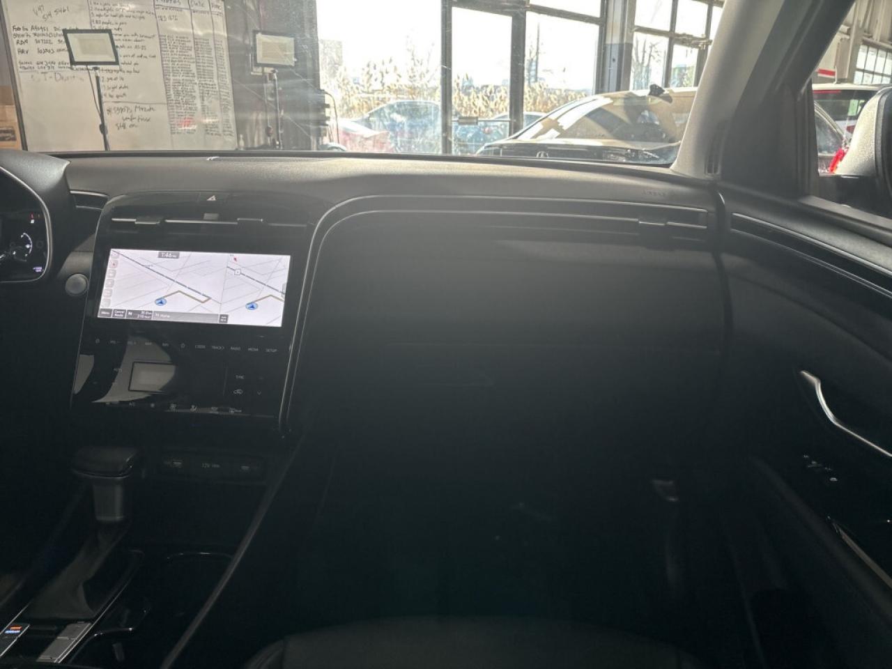 2024 Hyundai Tucson AWD / Panoroof / Leather / NAVI / Heated Seats / B Photo