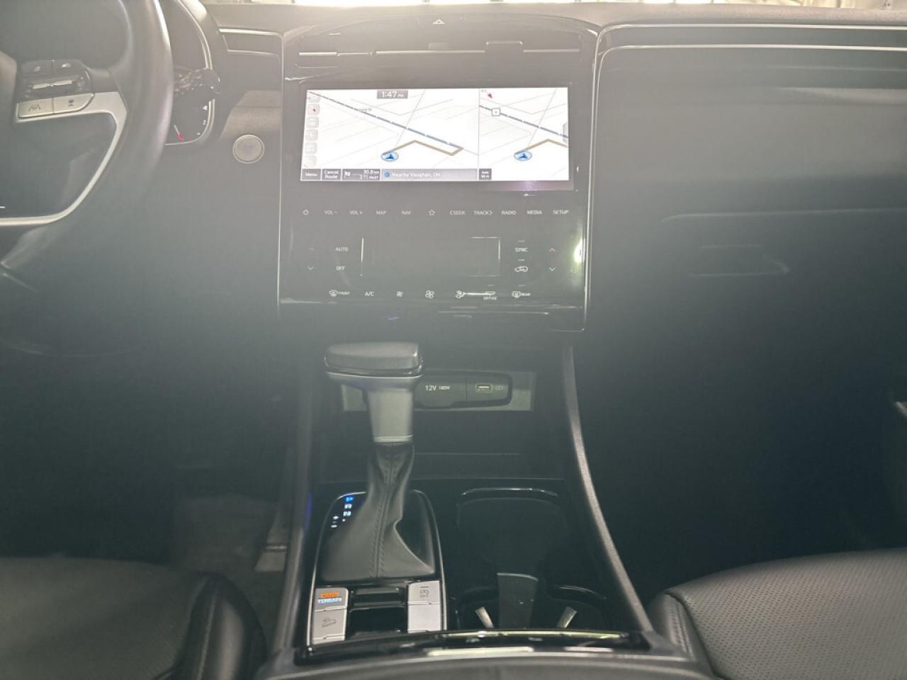 2024 Hyundai Tucson AWD / Panoroof / Leather / NAVI / Heated Seats / B Photo