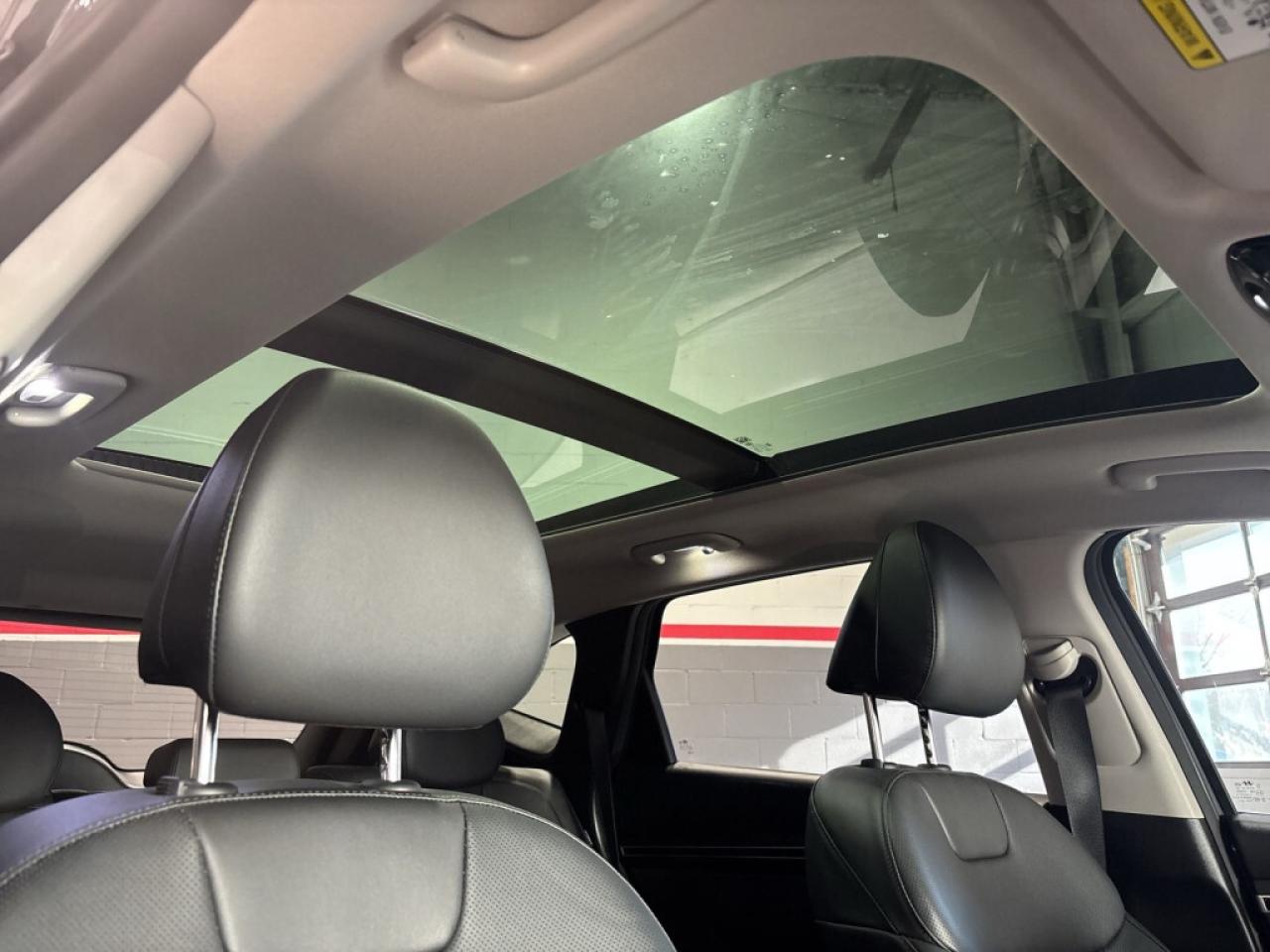 2024 Hyundai Tucson AWD / Panoroof / Leather / NAVI / Heated Seats / B Photo