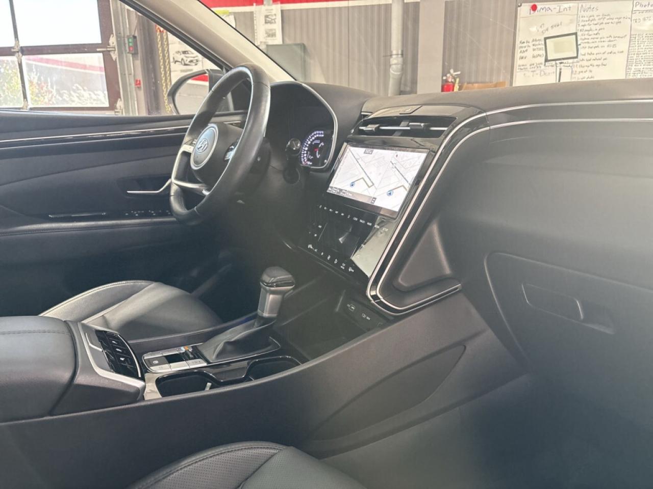2024 Hyundai Tucson AWD / Panoroof / Leather / NAVI / Heated Seats / B Photo