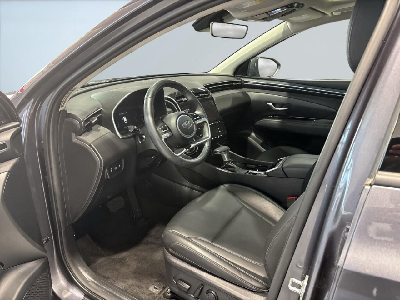 2024 Hyundai Tucson AWD / Panoroof / Leather / NAVI / Heated Seats / B Photo
