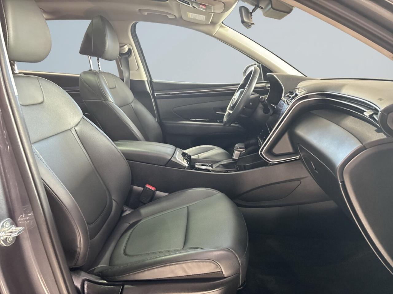 2024 Hyundai Tucson AWD / Panoroof / Leather / NAVI / Heated Seats / B Photo