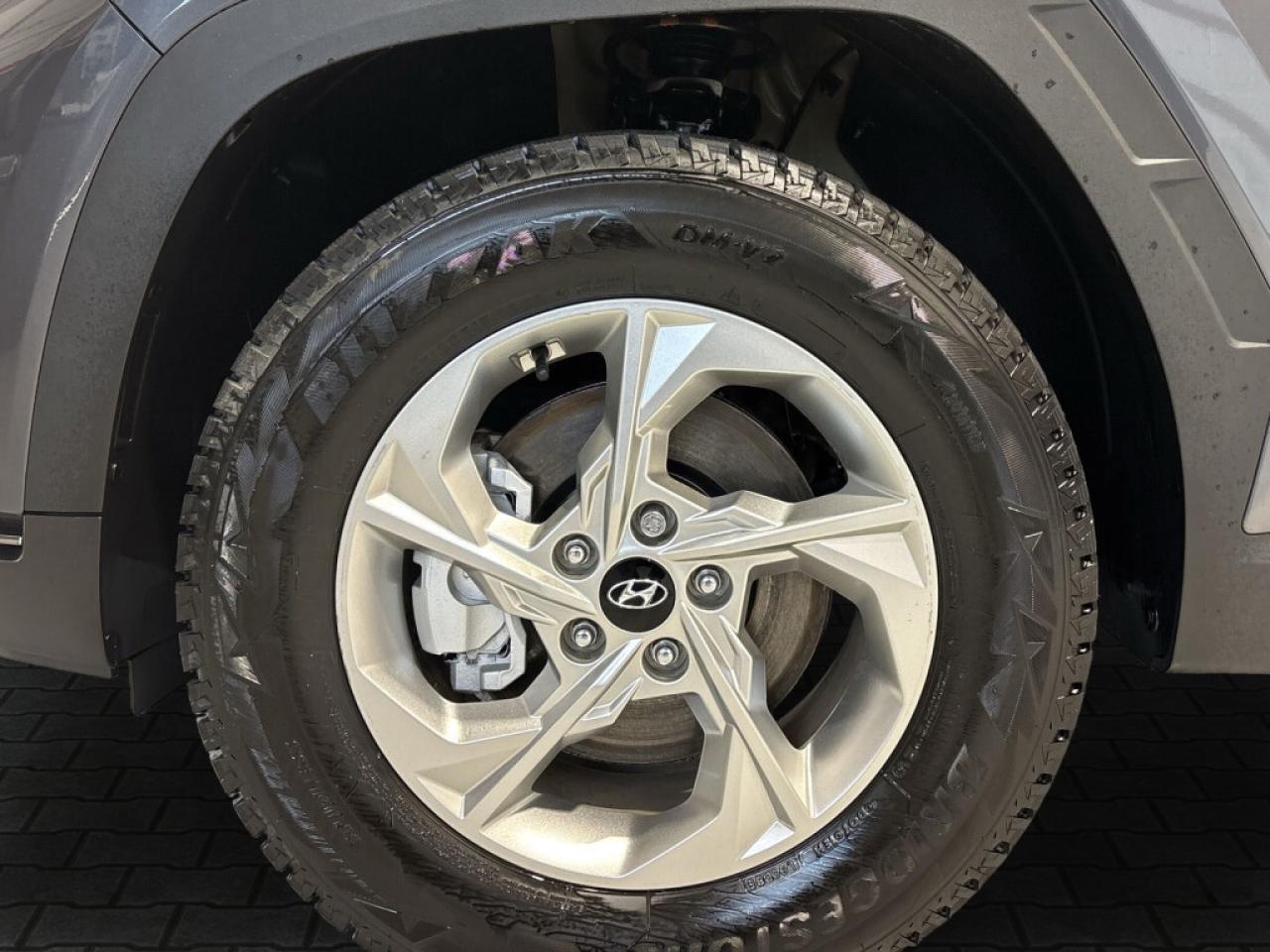 2024 Hyundai Tucson AWD / Panoroof / Leather / NAVI / Heated Seats / B Photo