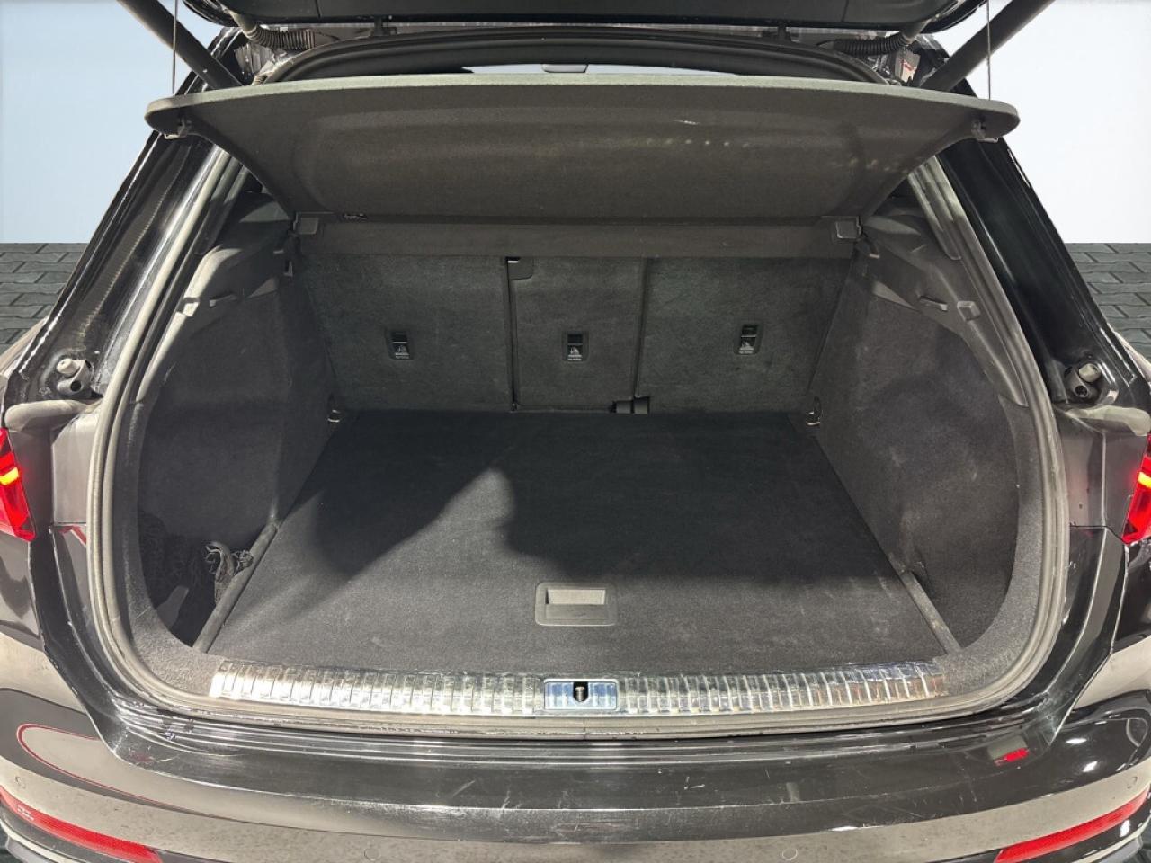 2020 Audi Q3 Technik S LIne quattro / PanoRoof / NAVI / B Cam / Photo