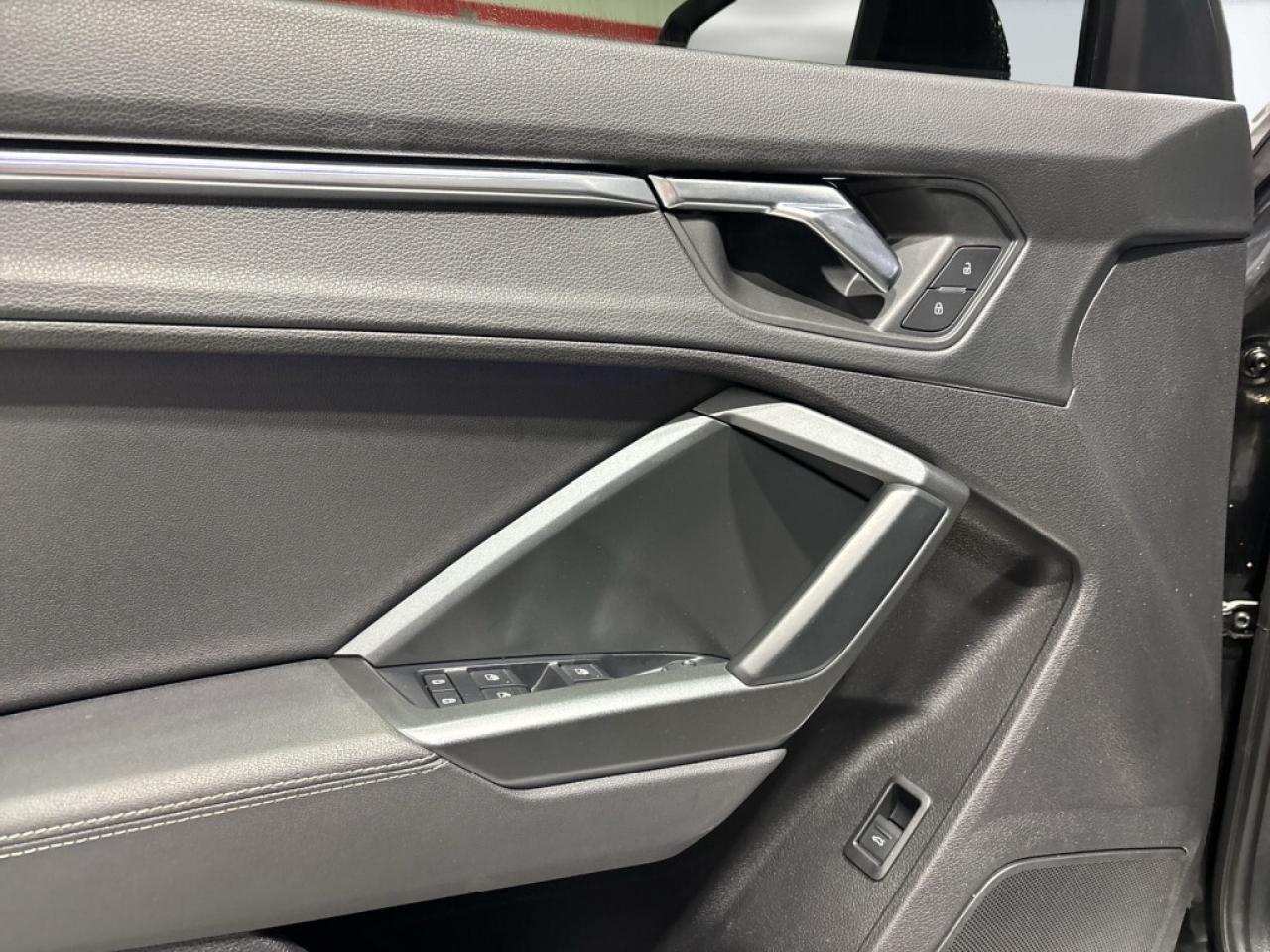 2020 Audi Q3 Technik S LIne quattro / PanoRoof / NAVI / B Cam / Photo