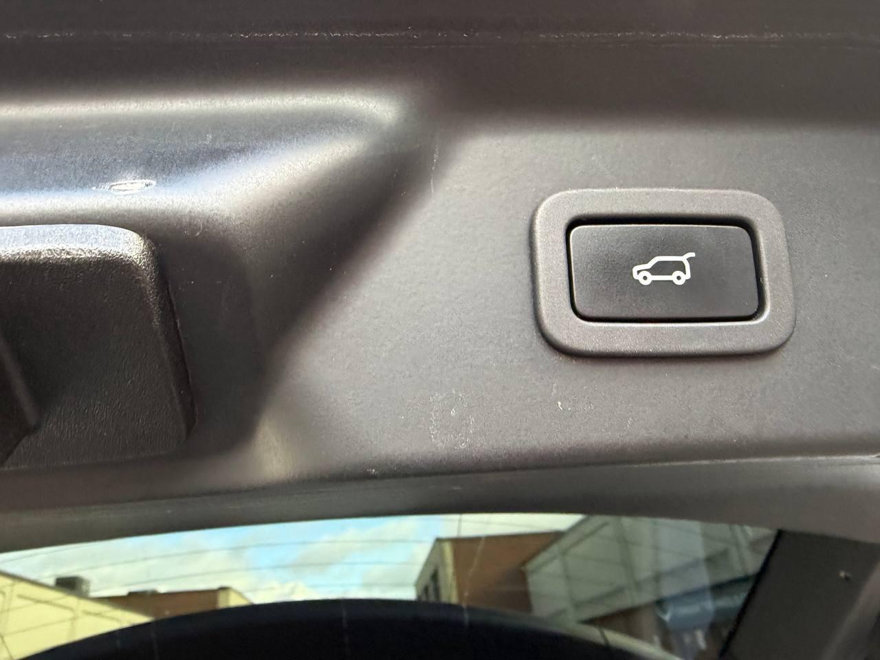 2018 Land Rover Range Rover Velar P380 SE R-Dynamic Photo