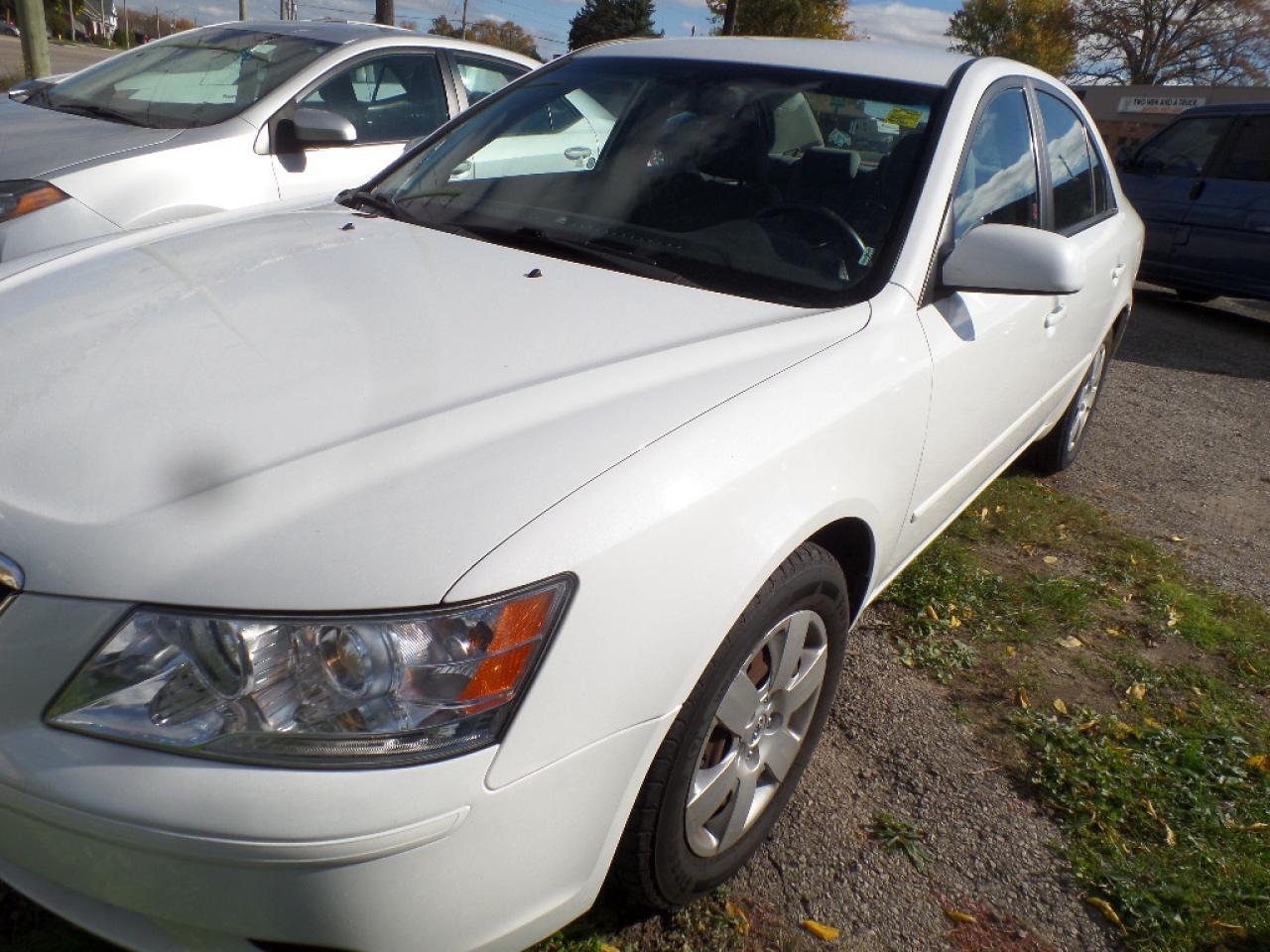 2010 Hyundai Sonata 4dr Sdn I4 Auto GL Photo2