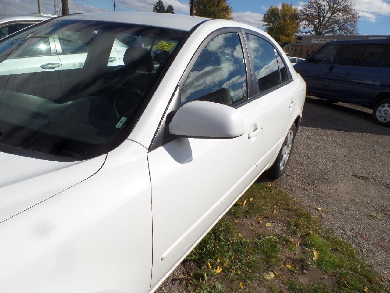2010 Hyundai Sonata 4dr Sdn I4 Auto GL Photo3