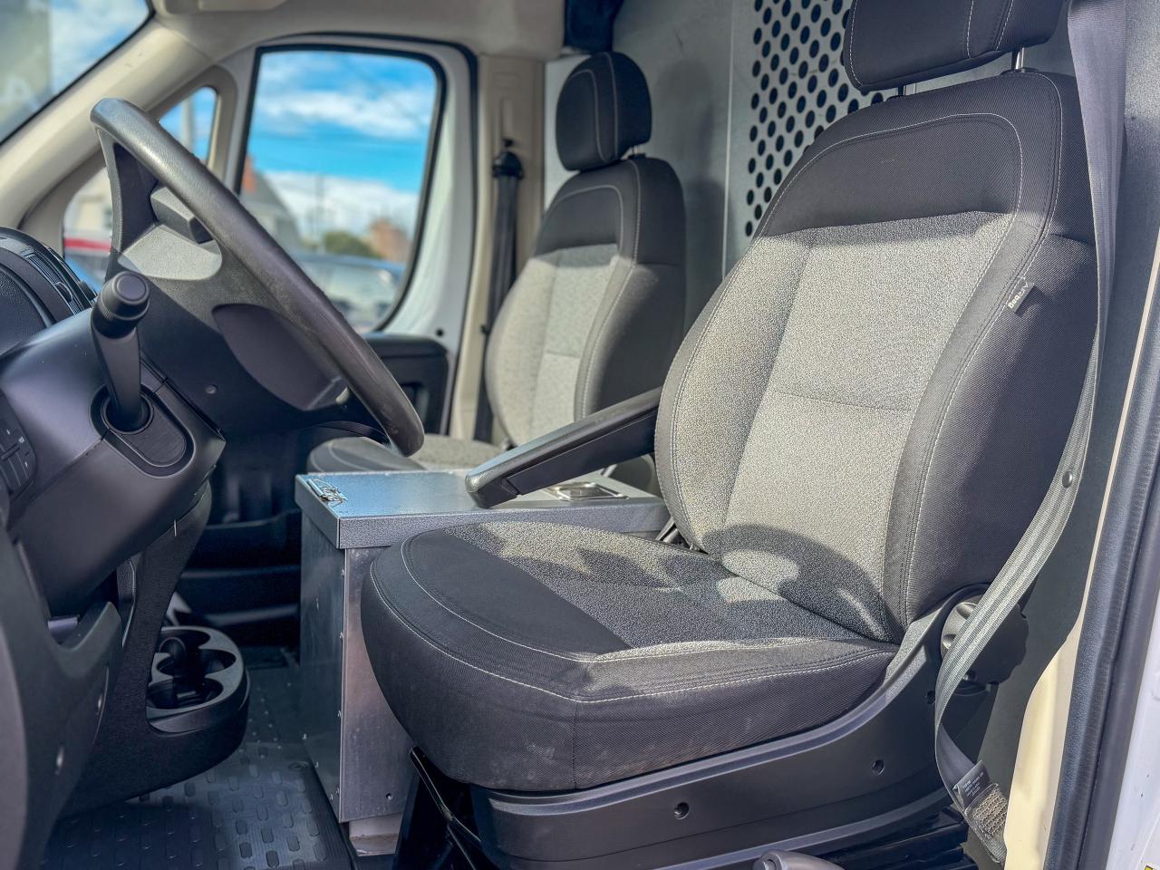 2015 RAM ProMaster Cargo Van 1500 Low Roof 136  WB/ DIESEL/LOW KM/NO ACCIDENTS Photo