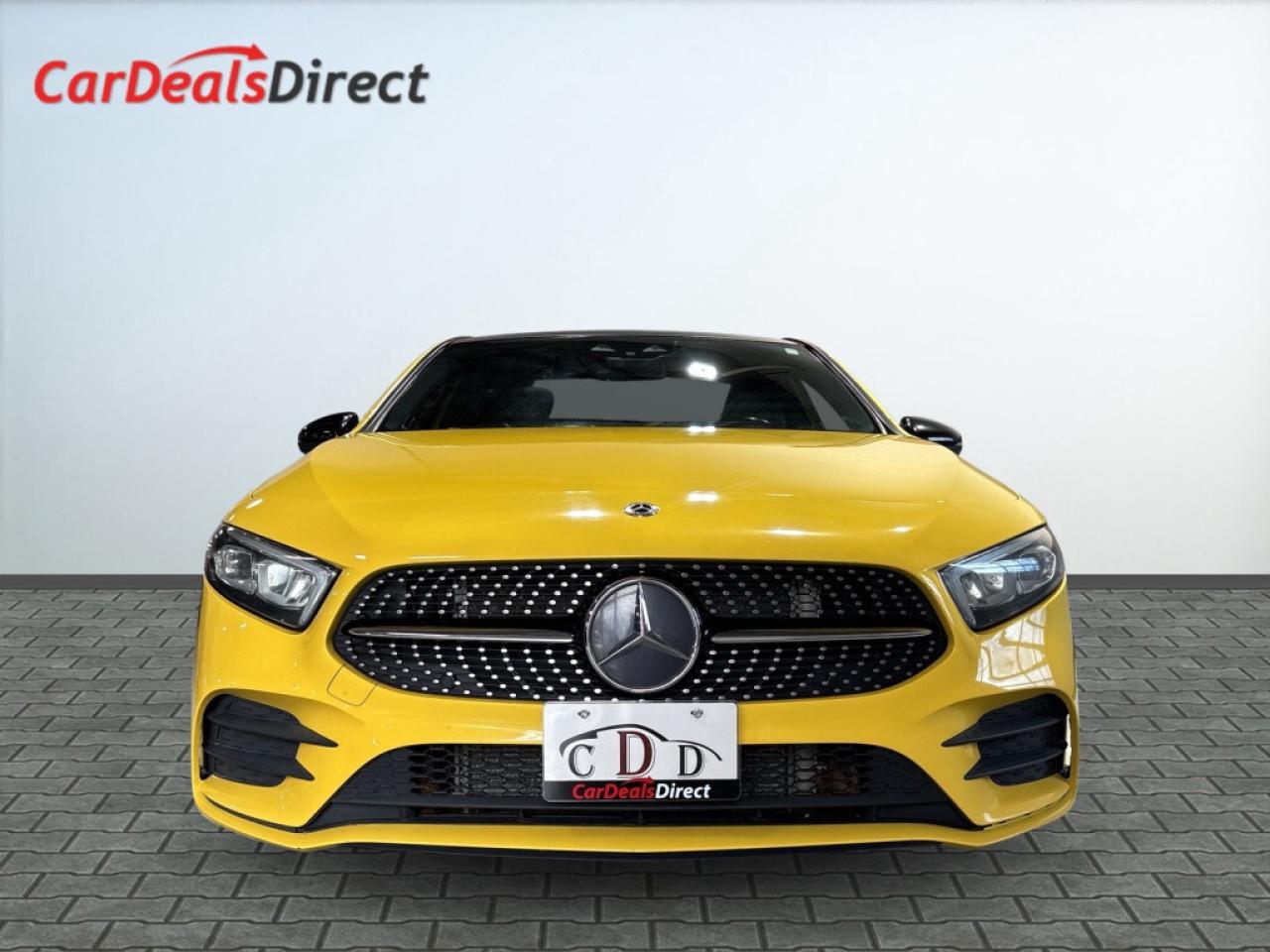 2019 Mercedes-Benz A-Class A 250 4MATIC / AMG Pkg / White Leather / Sunroof / Photo