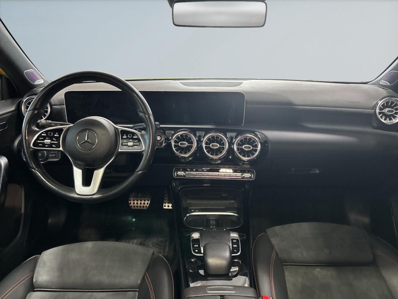 2019 Mercedes-Benz A-Class A 250 4MATIC / AMG Pkg / White Leather / Sunroof / Photo