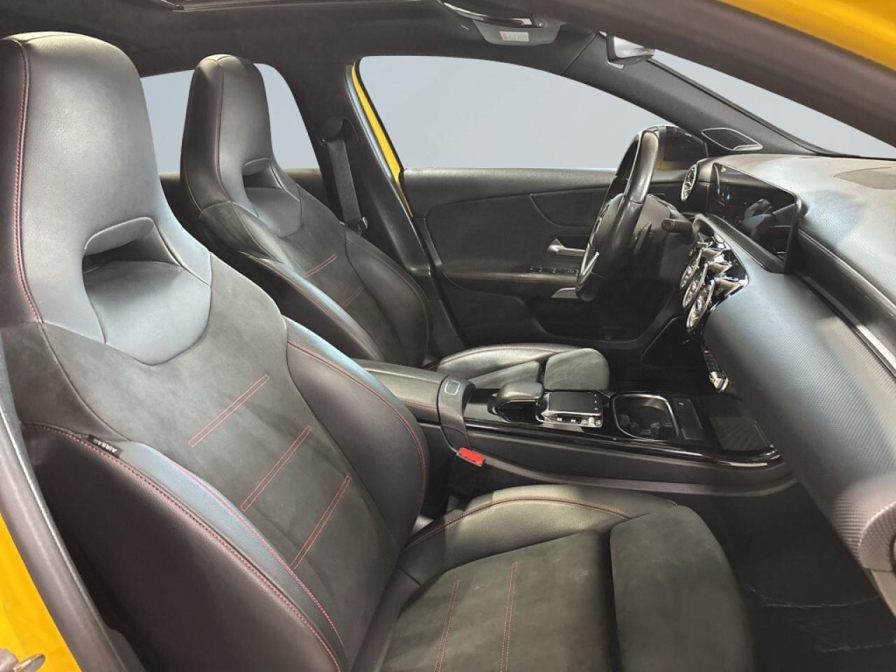 2019 Mercedes-Benz A-Class A 250 4MATIC / AMG Pkg / White Leather / Sunroof / Photo