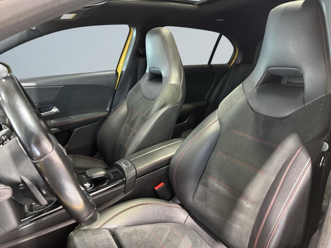 2019 Mercedes-Benz A-Class A 250 4MATIC / AMG Pkg / White Leather / Sunroof / Photo
