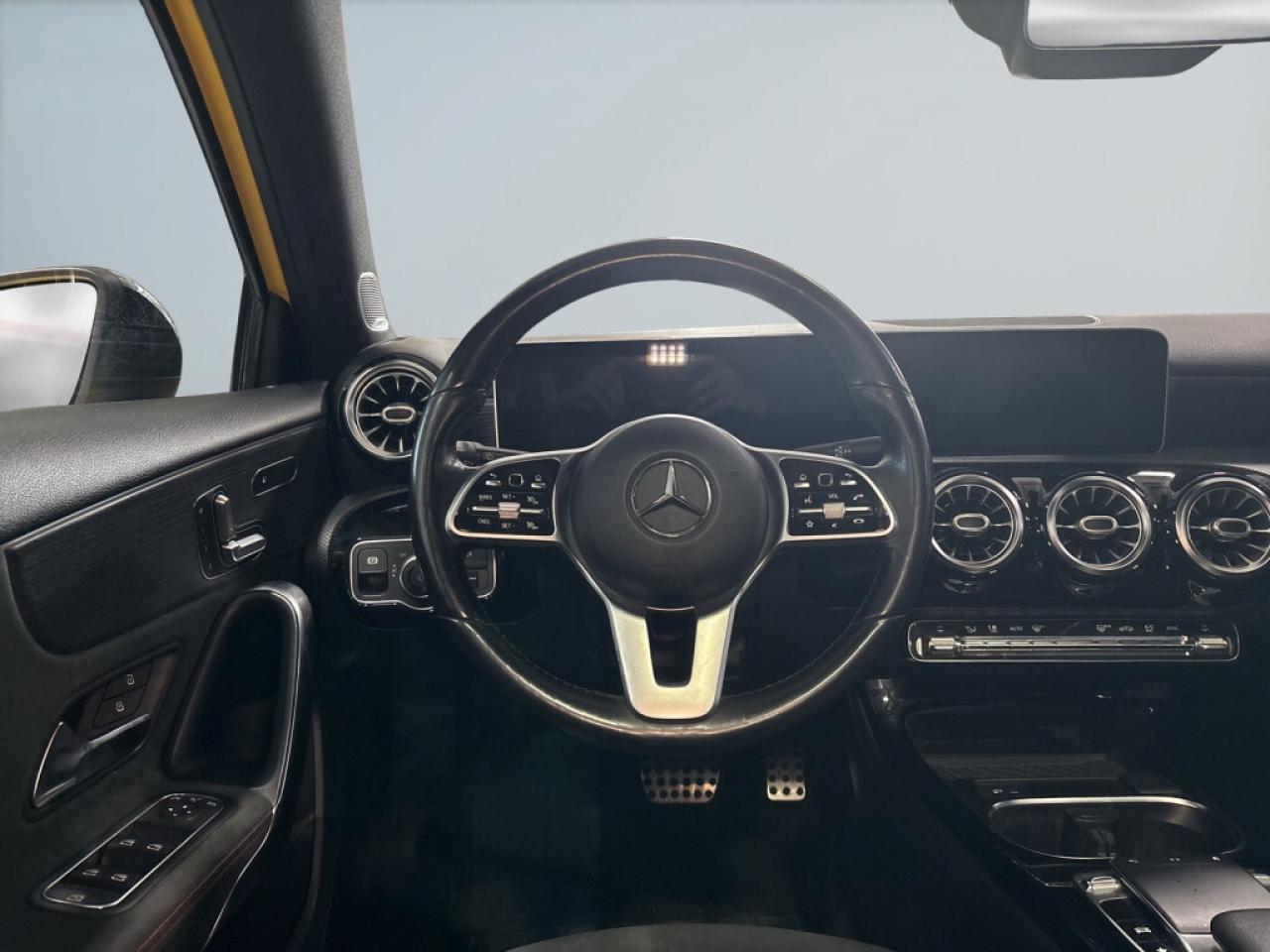 2019 Mercedes-Benz A-Class A 250 4MATIC / AMG Pkg / White Leather / Sunroof / Photo