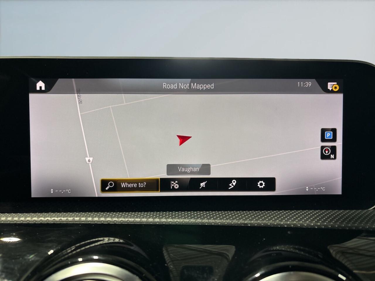 2019 Mercedes-Benz A-Class A 250 4MATIC / AMG Pkg / White Leather / Sunroof / Photo