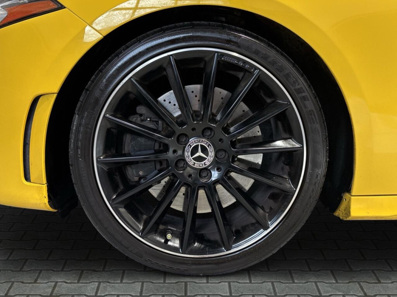 2019 Mercedes-Benz A-Class A 250 4MATIC / AMG Pkg / White Leather / Sunroof / Photo