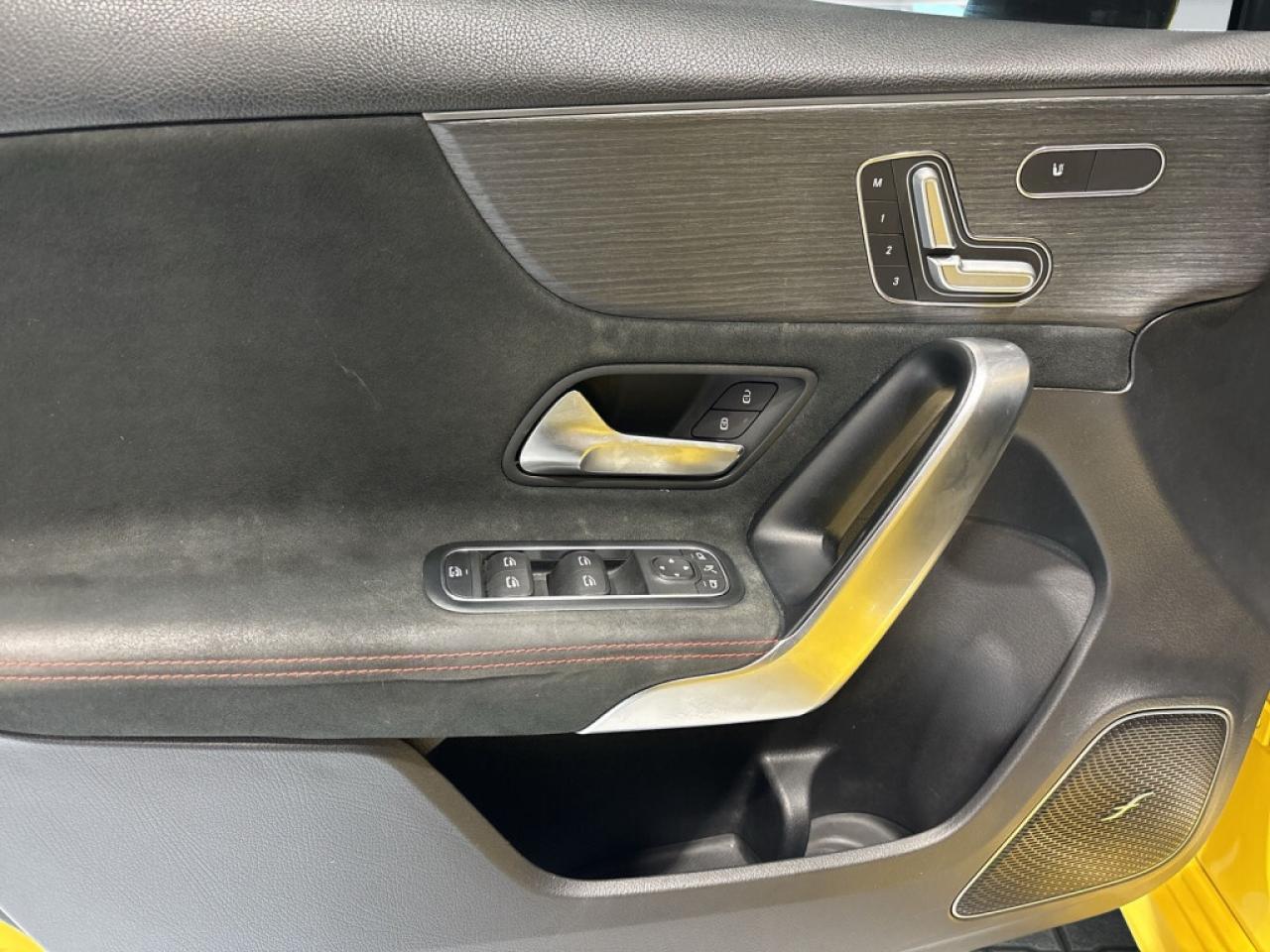 2019 Mercedes-Benz A-Class A 250 4MATIC / AMG Pkg / White Leather / Sunroof / Photo