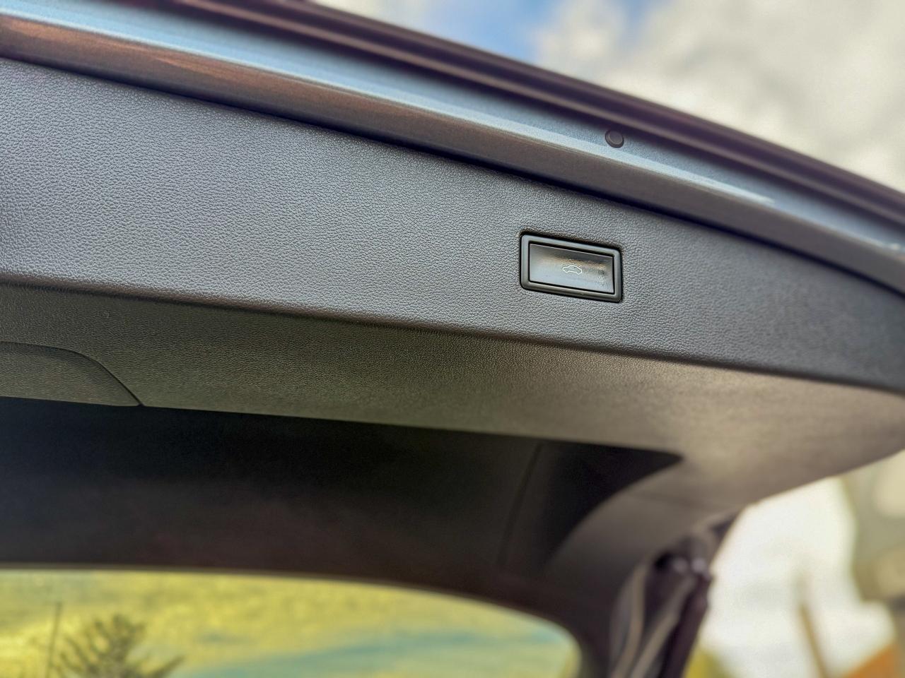 2024 Volkswagen Tiguan Highline R-Line 4MOTION/BSM/NAVI/360 CAMERA/REMOTE Photo