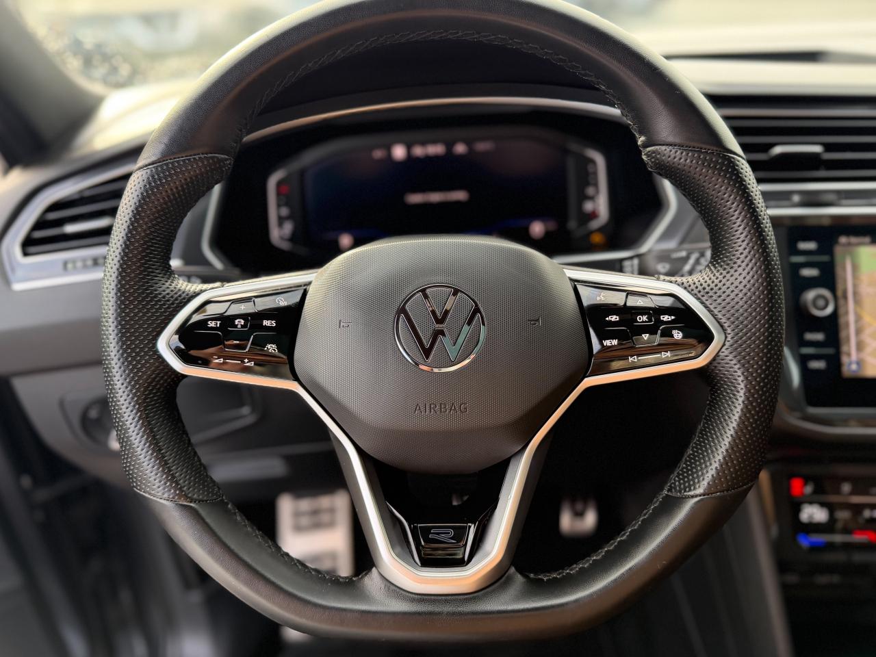 2024 Volkswagen Tiguan Highline R-Line 4MOTION/BSM/NAVI/360 CAMERA/REMOTE Photo