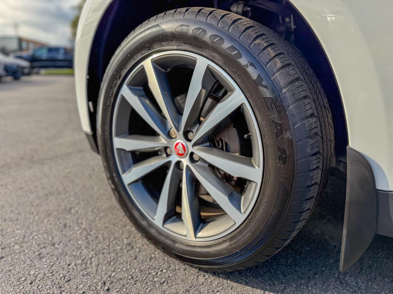 2018 Jaguar F-PACE Prestige 25T-AWD/BSM/NAVI/PANO/CAMERA/LOW KM/2L Photo4