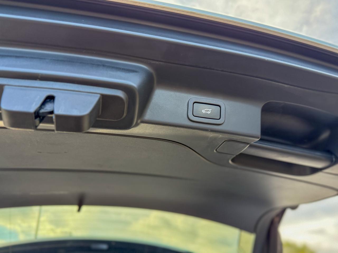 2018 Jaguar F-PACE Prestige 25T-AWD/BSM/NAVI/PANO/CAMERA/LOW KM/2L Photo