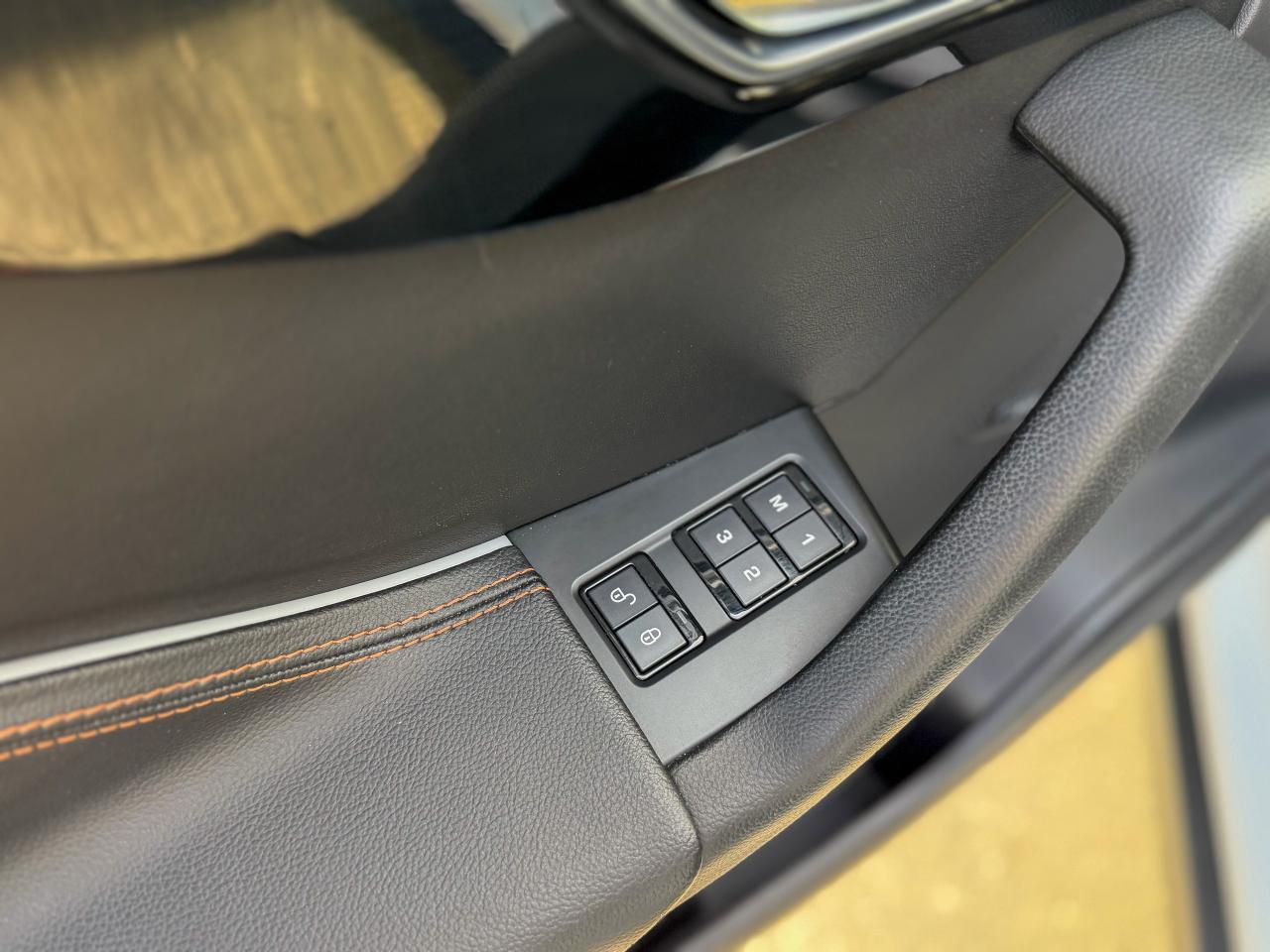 2018 Jaguar F-PACE Prestige 25T-AWD/BSM/NAVI/PANO/CAMERA/LOW KM/2L Photo