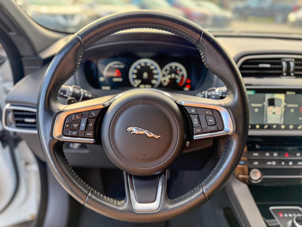 2018 Jaguar F-PACE Prestige 25T-AWD/BSM/NAVI/PANO/CAMERA/LOW KM/2L Photo