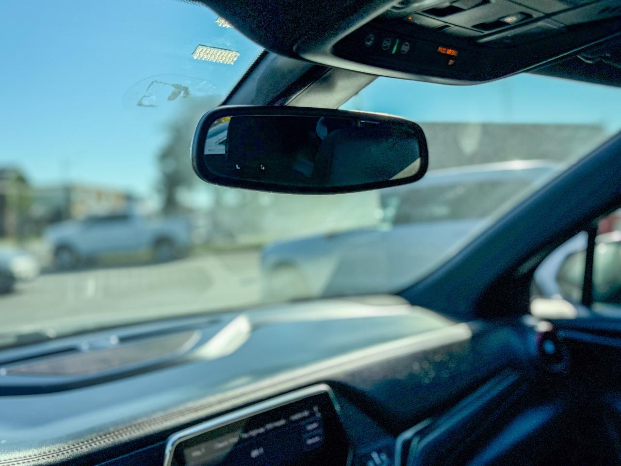 2019 Chevrolet Blazer RS-3.6L/AWD/NAVI/PANO/REMOTE/BSM/BACK UP CAMERA Photo