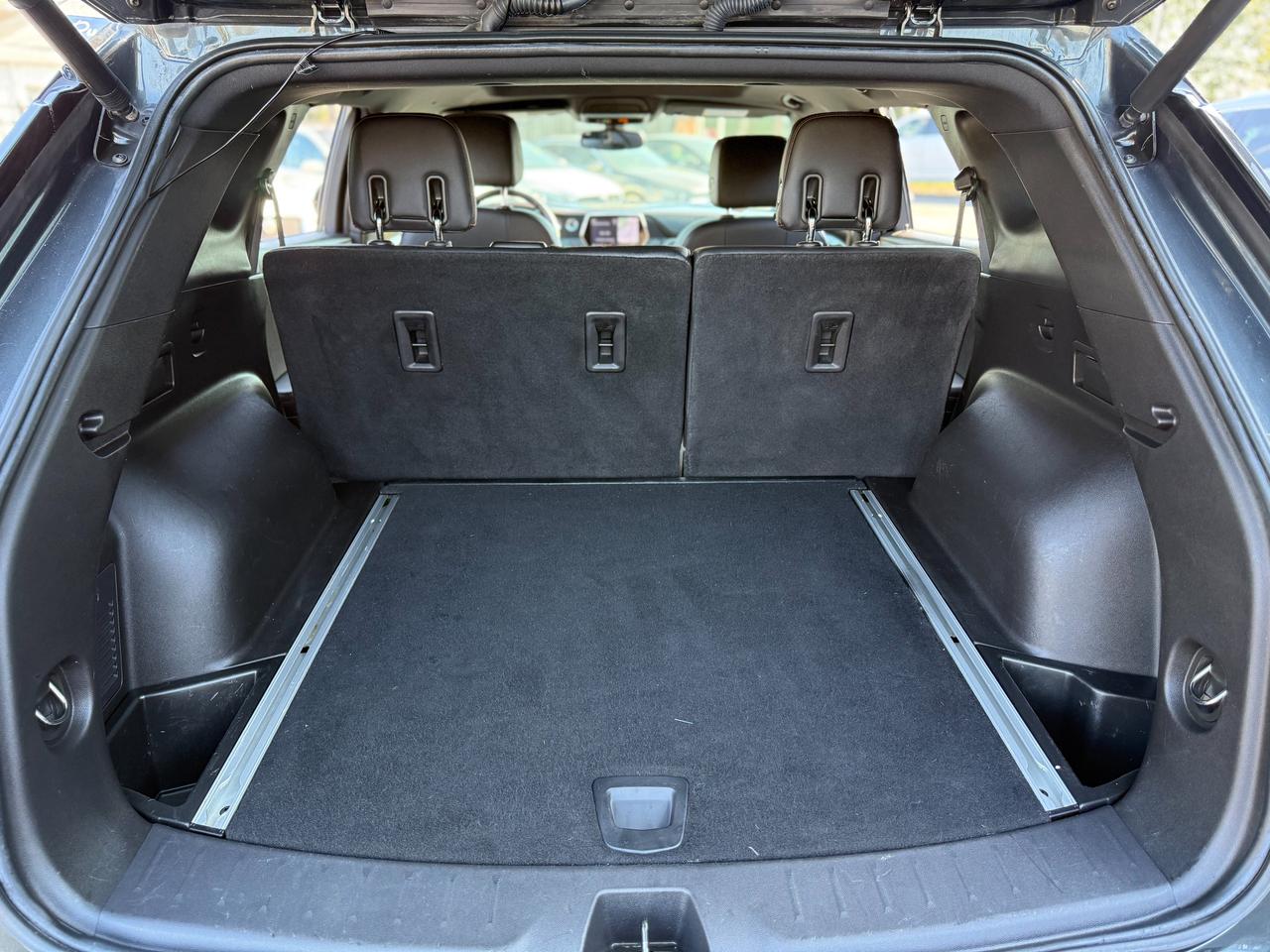 2019 Chevrolet Blazer RS-3.6L/AWD/NAVI/PANO/REMOTE/BSM/BACK UP CAMERA Photo