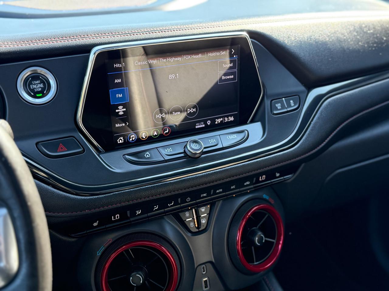 2019 Chevrolet Blazer RS-3.6L/AWD/NAVI/PANO/REMOTE/BSM/BACK UP CAMERA Photo